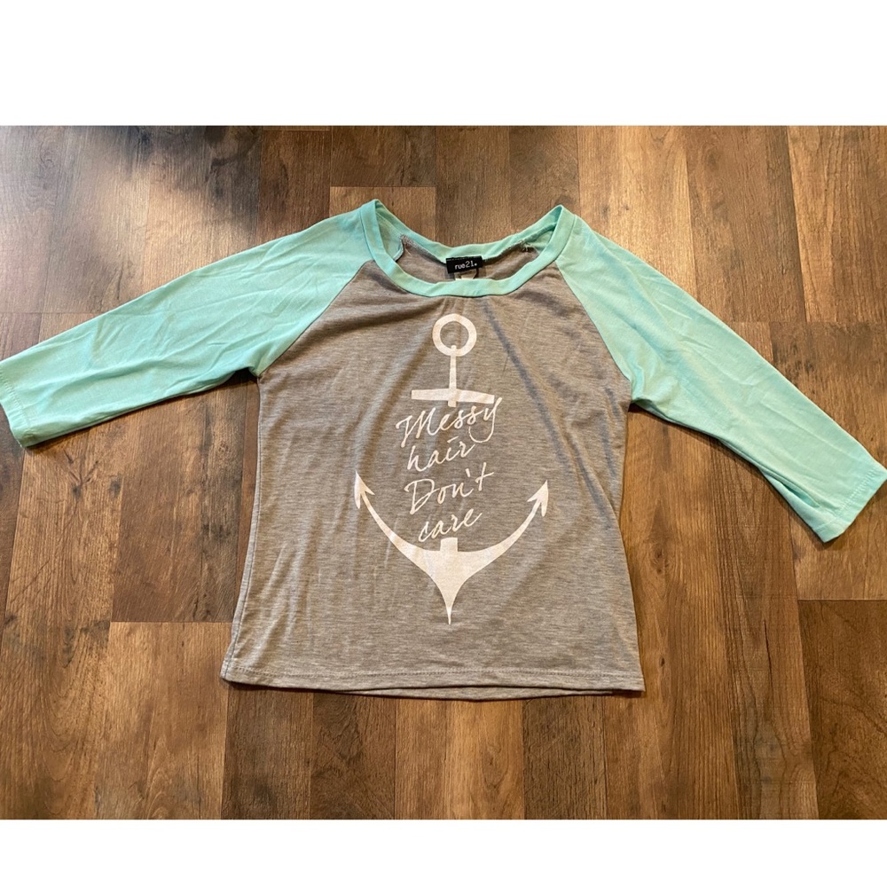 Messy hair don’t care crop long sleeve